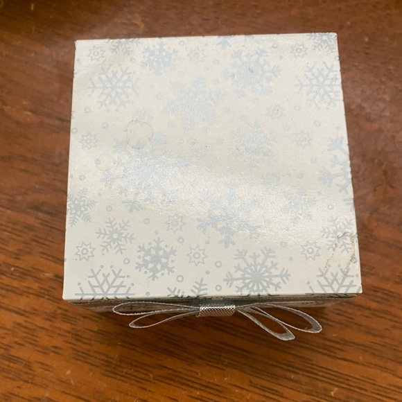 Beautiful Holiday brooch. Candy cane. New condition. Box included. - Picture 4 of 5